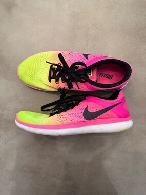 😎 Nike Gradient Pink and Yellow Running Sneakers